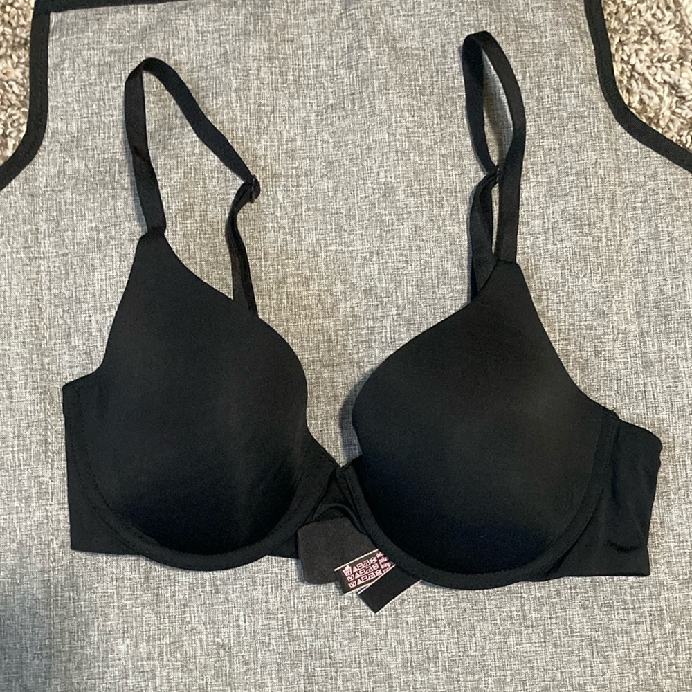 Victoria’s Secret t-shirt lightly lined demi bra